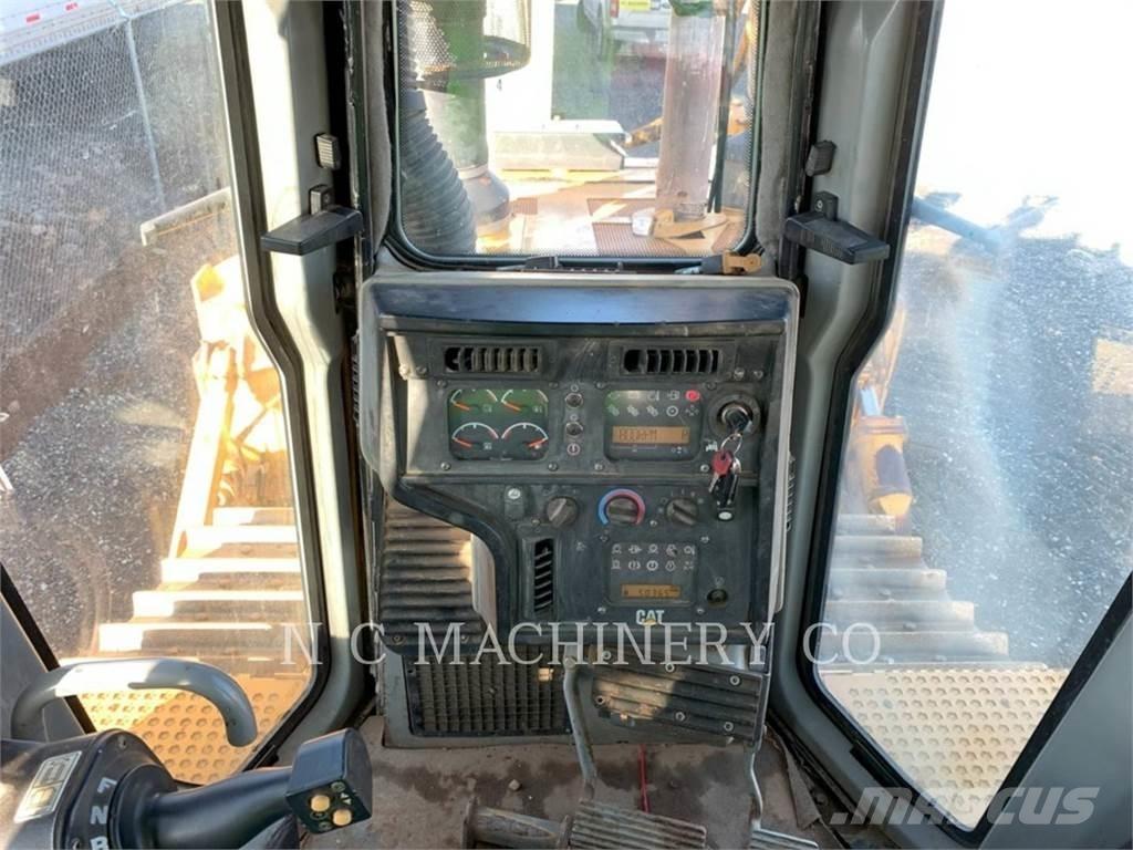 CAT D6T Spycharki gąsienicowe