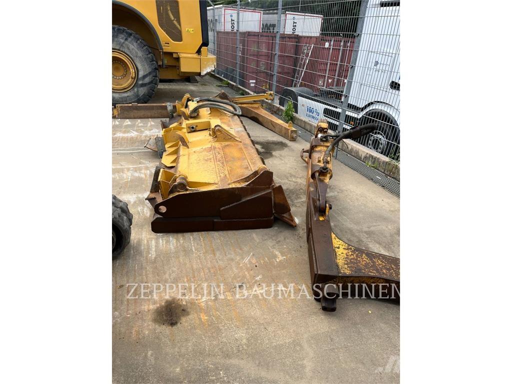 CAT D6TM Spycharki gąsienicowe