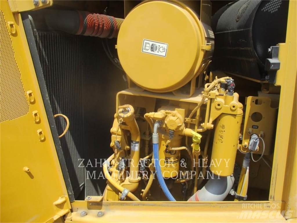 CAT D8T Spycharki gąsienicowe