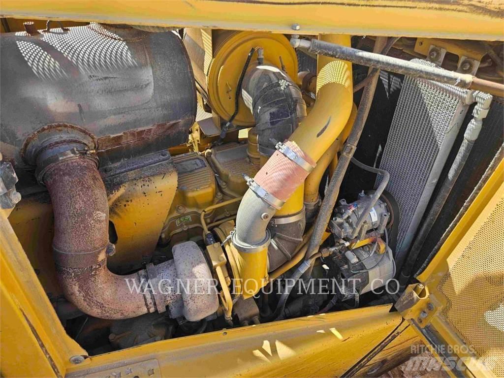 CAT D8T Spycharki gąsienicowe