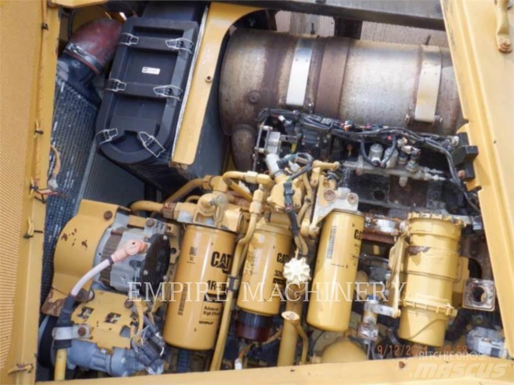 CAT D8T Spycharki gąsienicowe