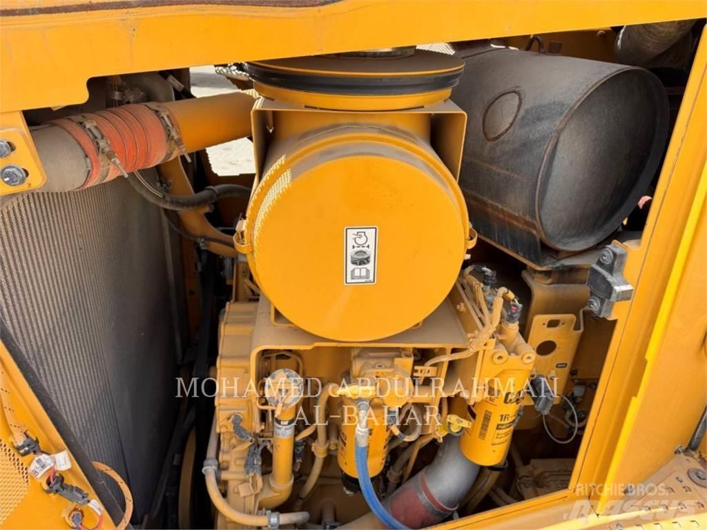CAT D8T Spycharki gąsienicowe