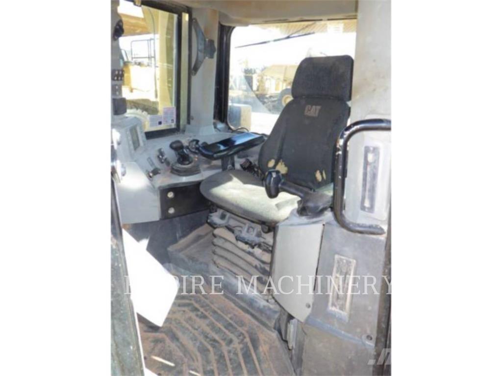 CAT D8T Spycharki gąsienicowe