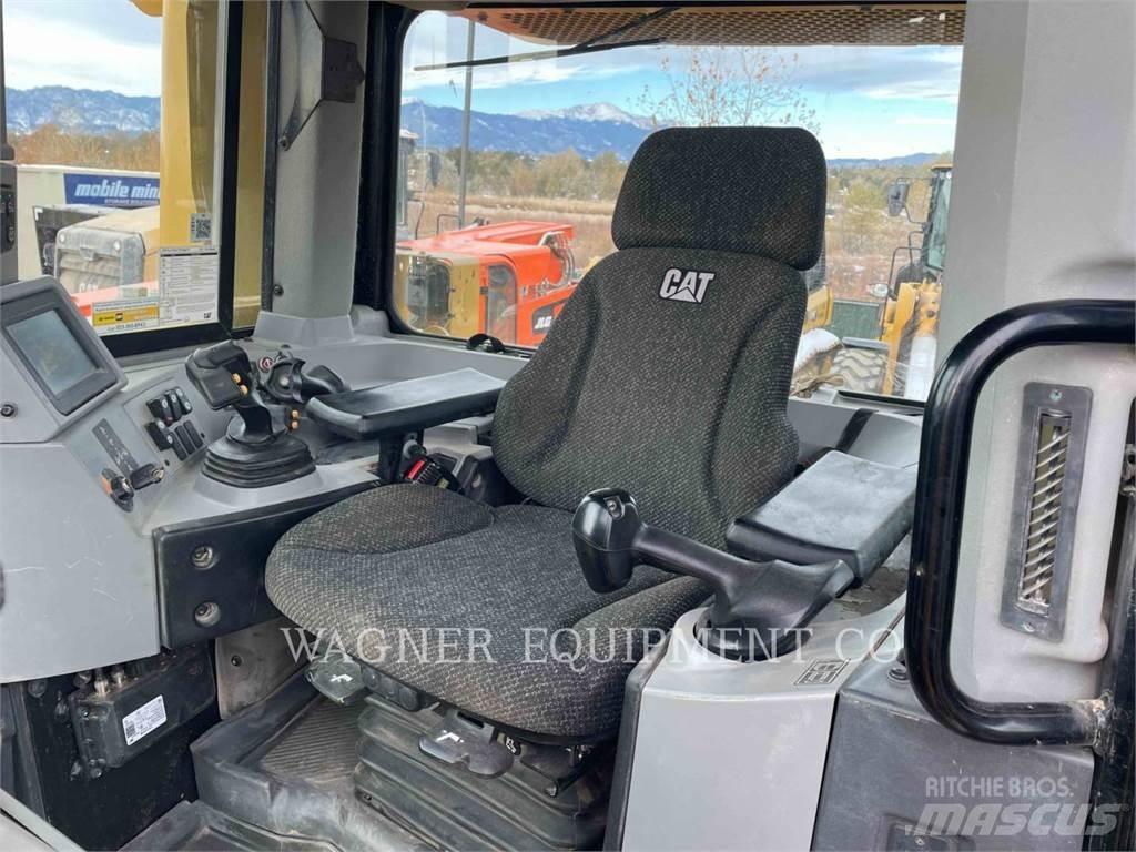 CAT D8T Spycharki gąsienicowe