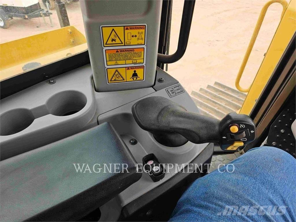 CAT D8T AW Spycharki gąsienicowe