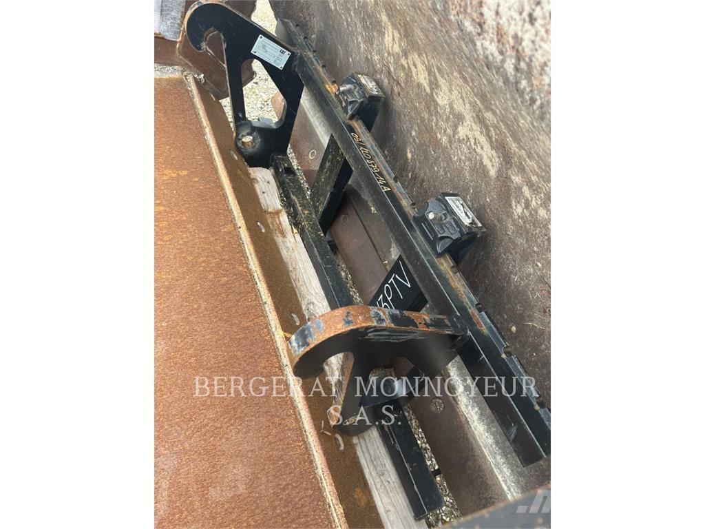 CAT FOURCHE 906 Maszyny budowlane - Inne