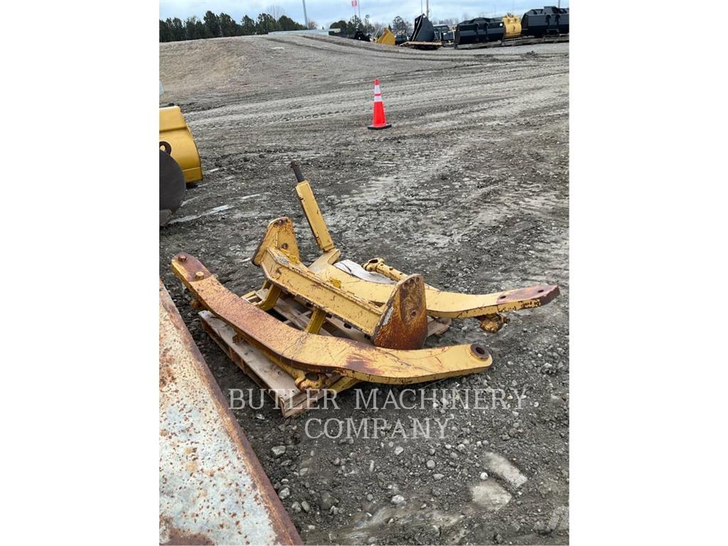 CAT FRONT SCARIFIER Spulchniarki