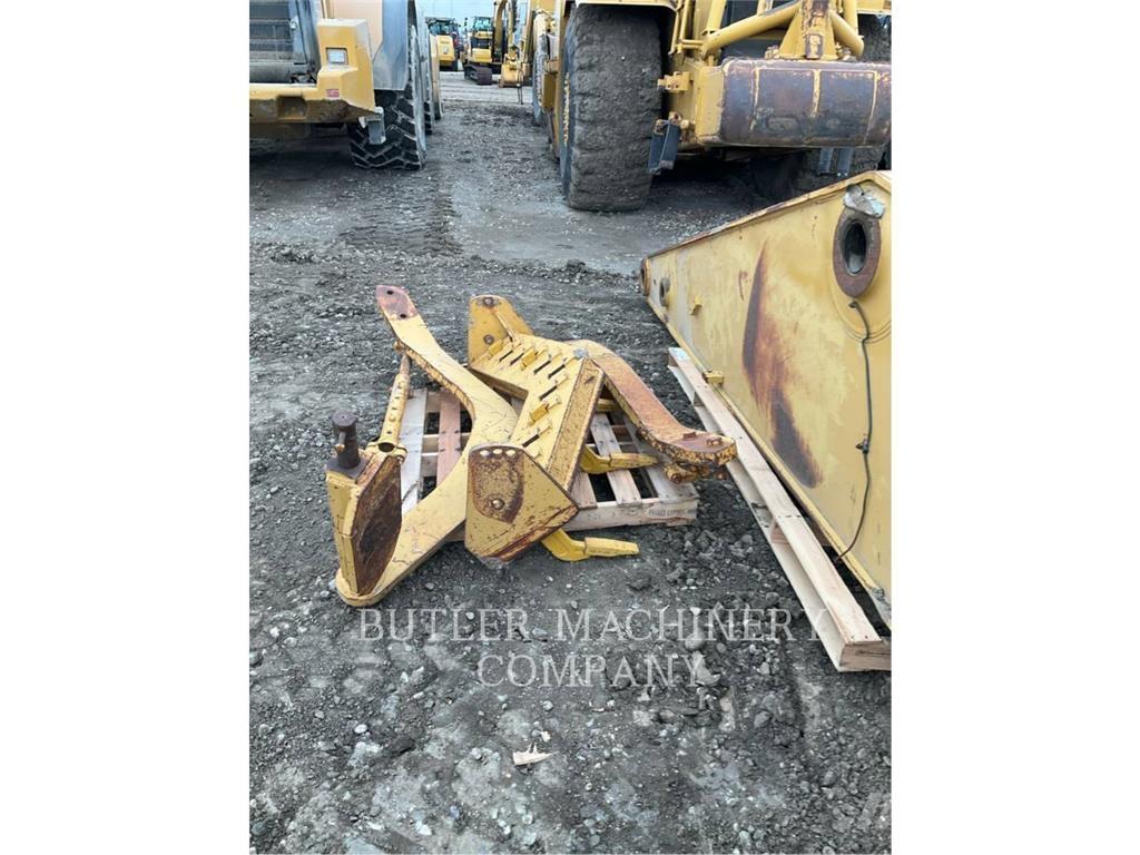 CAT FRONT SCARIFIER Spulchniarki