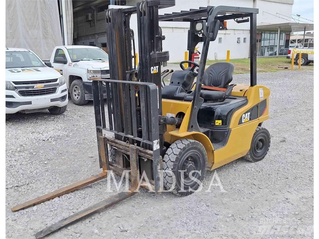 CAT LIFT TRUCKS DP25NM5 Wózki Diesla