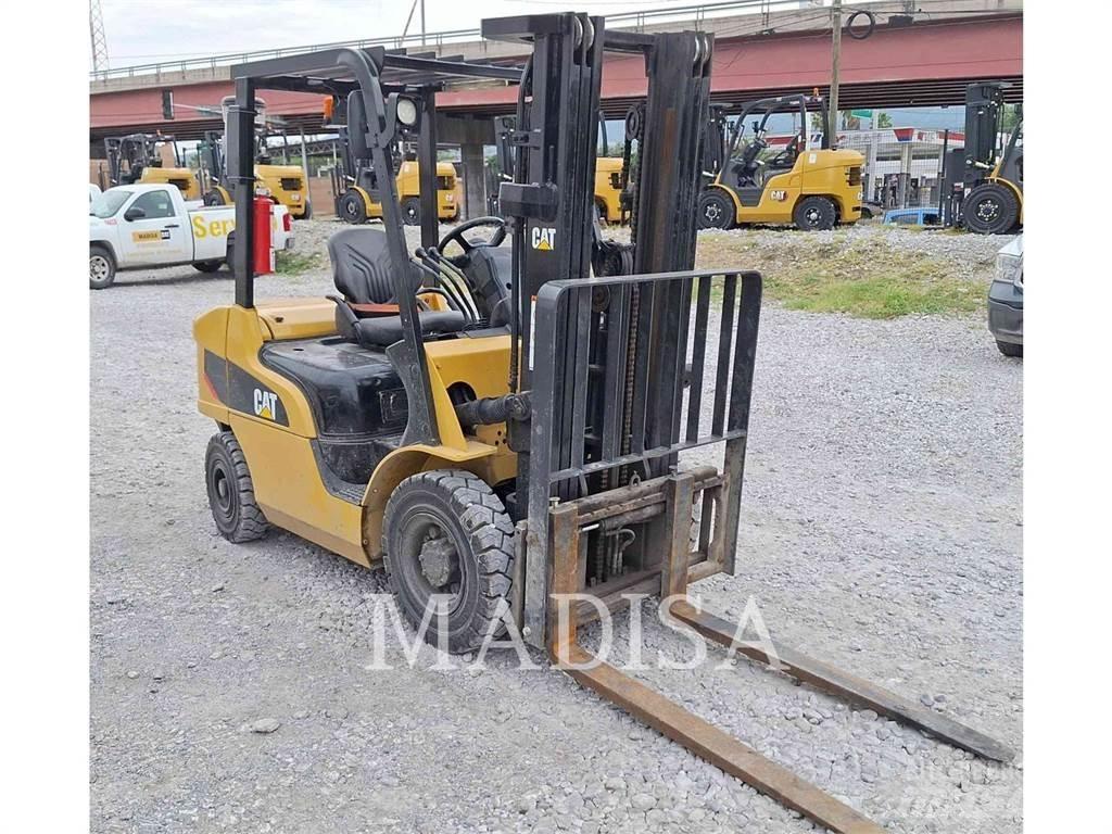 CAT LIFT TRUCKS DP25NM5 Wózki Diesla
