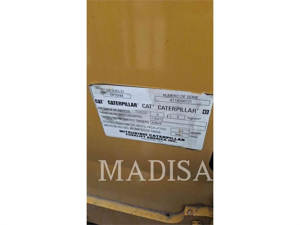 CAT LIFT TRUCKS DP25NM5 Wózki Diesla