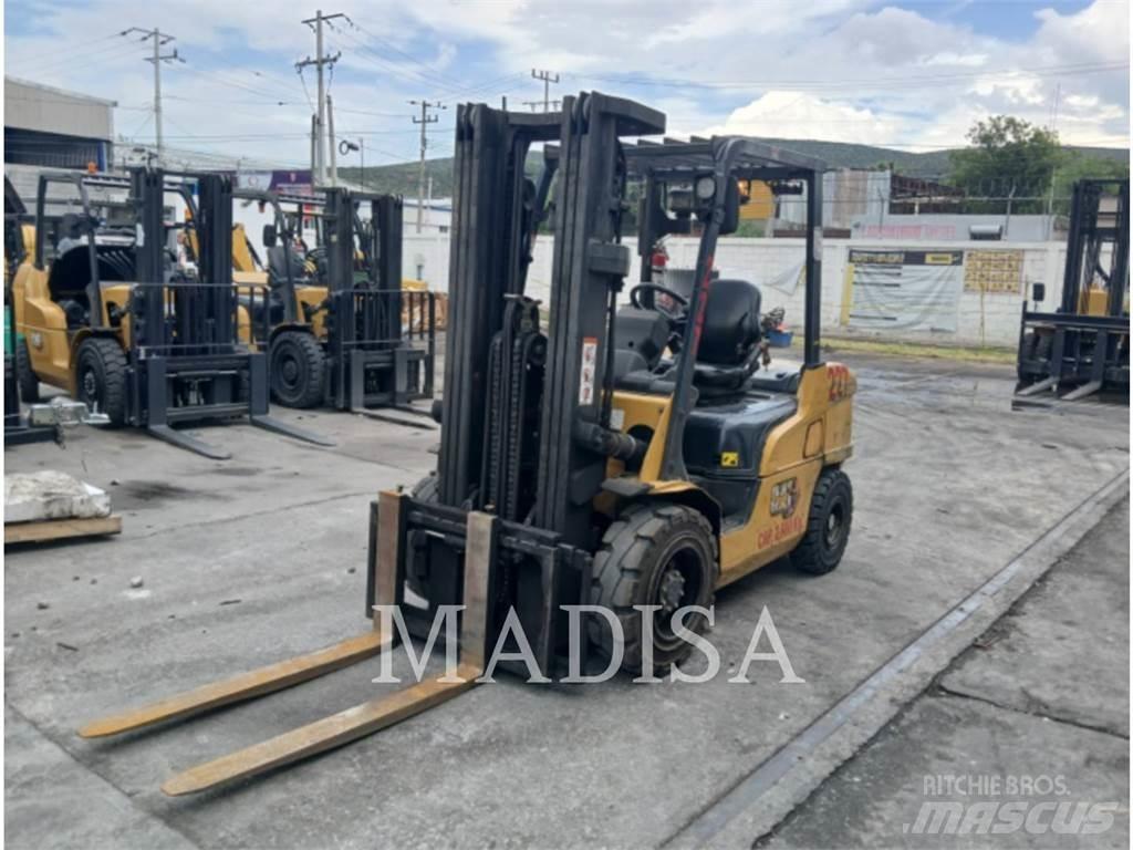 CAT LIFT TRUCKS DP30NM Wózki Diesla