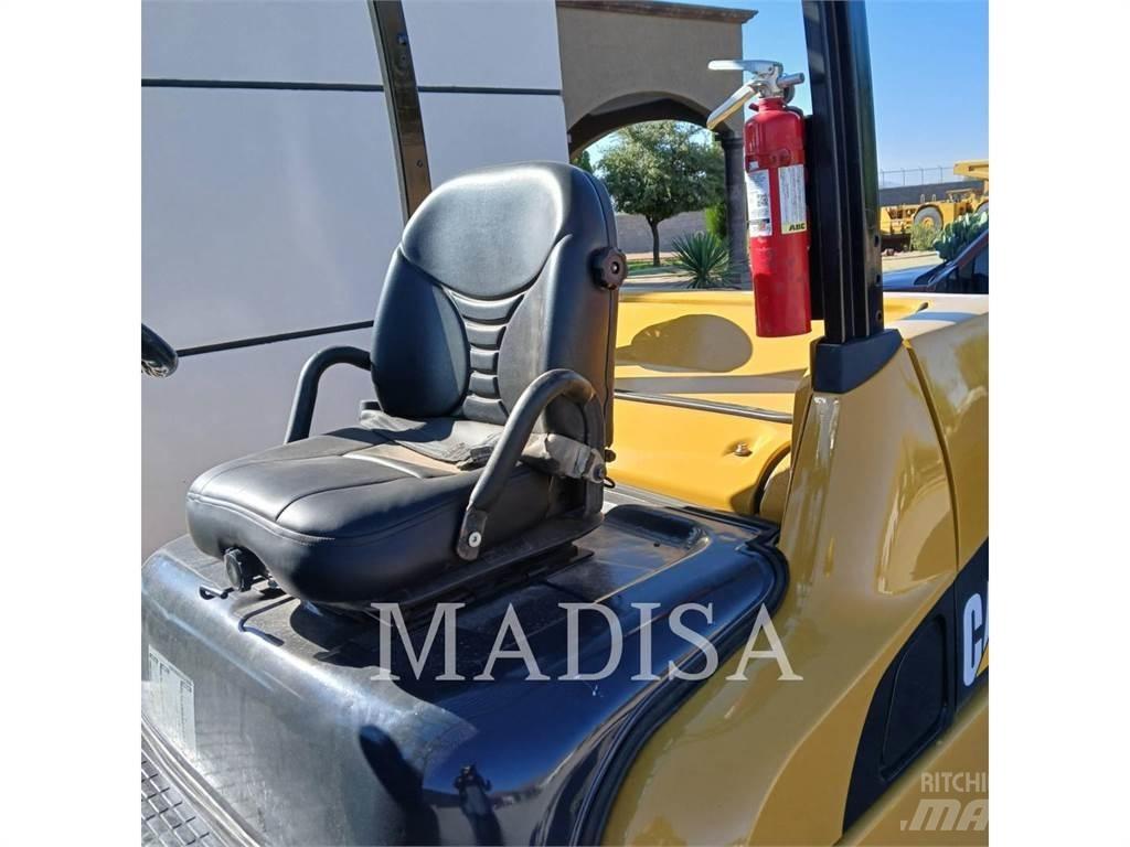 CAT LIFT TRUCKS DP50NM Wózki Diesla