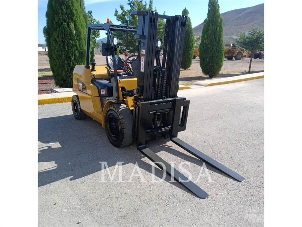 CAT LIFT TRUCKS DP50NM Wózki Diesla