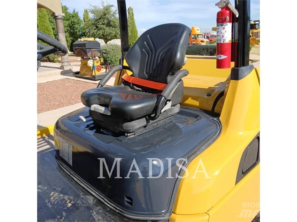 CAT LIFT TRUCKS DP50NM Wózki Diesla