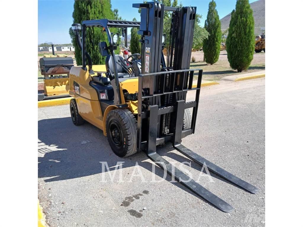 CAT LIFT TRUCKS DP50NM1 Wózki Diesla