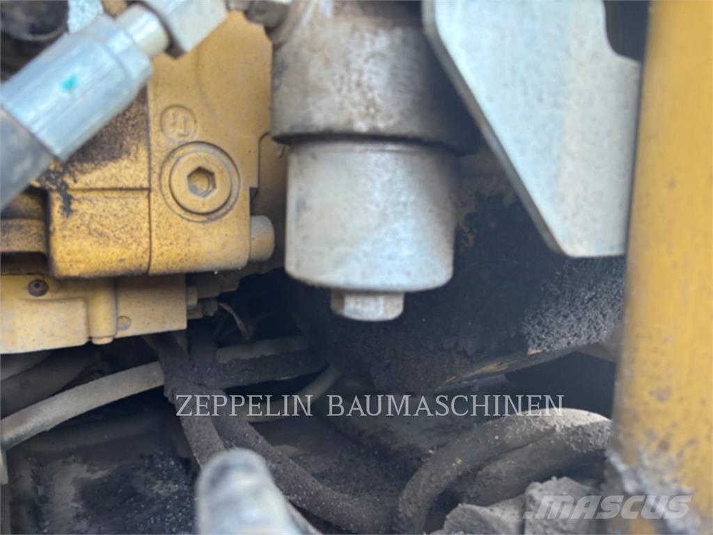 CAT M317F Koparki kołowe