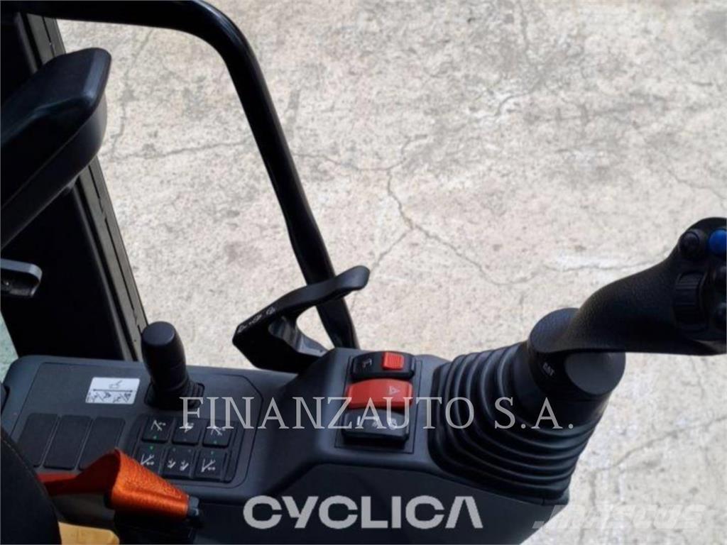 CAT M318 Koparki kołowe