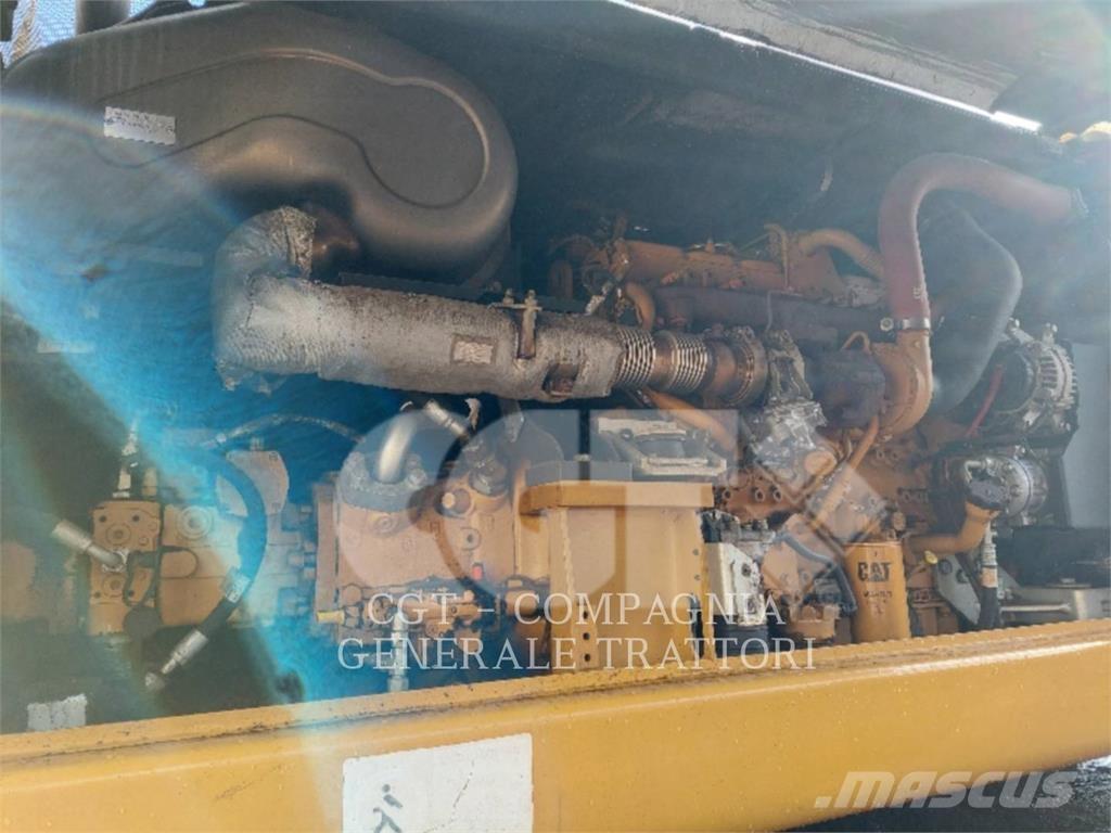 CAT MH 3024 Koparki kołowe