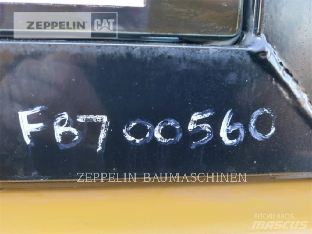 CAT MH3024-06C Koparki wyburzeniowe