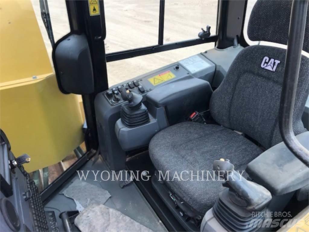 CAT PL61 Spychacze-układarki rur