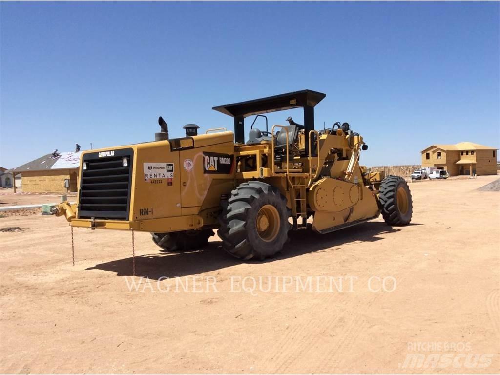 CAT RM-300 Recyklery do asfaltu