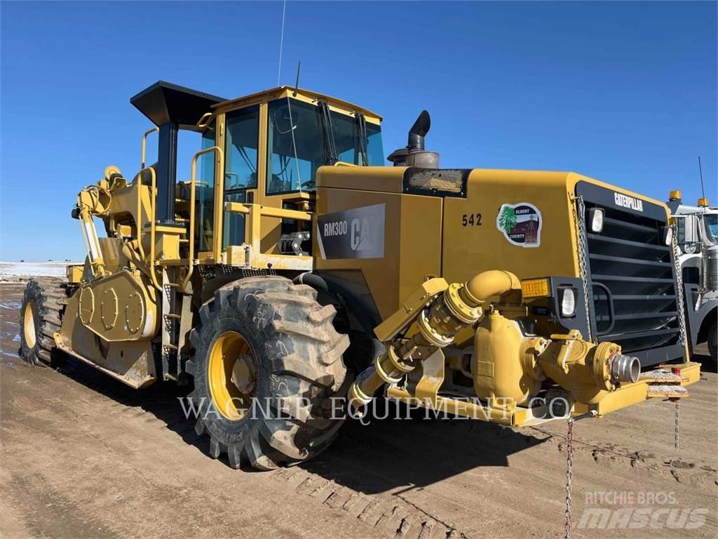 CAT RM300 Recyklery do asfaltu