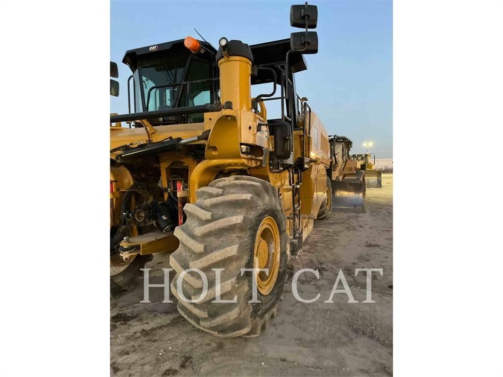 CAT RM800 Recyklery do asfaltu