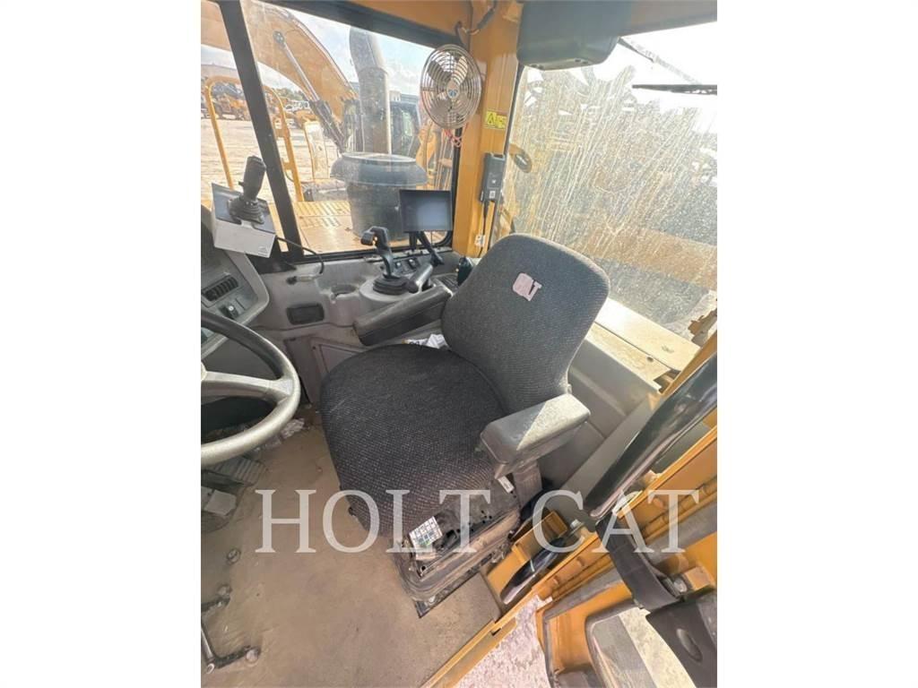 CAT W00 621G Skrobaki