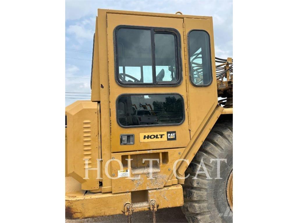 CAT W00 621G Skrobaki