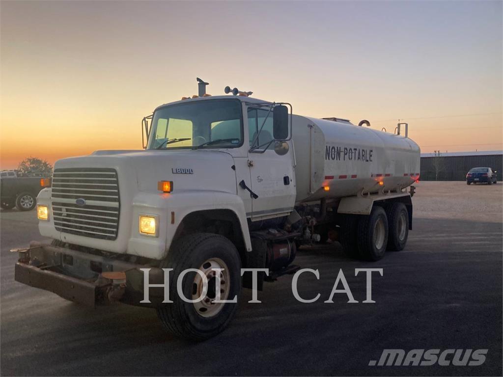 Ford L8000 Cysterna