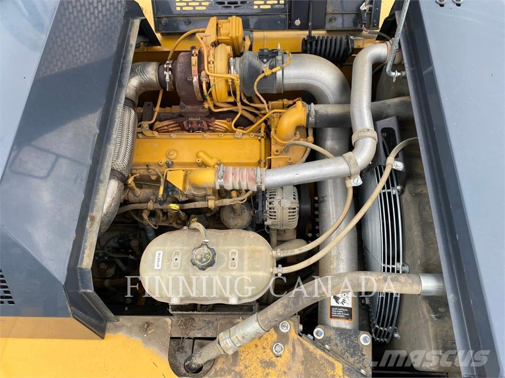 John Deere 210G Koparki gąsienicowe