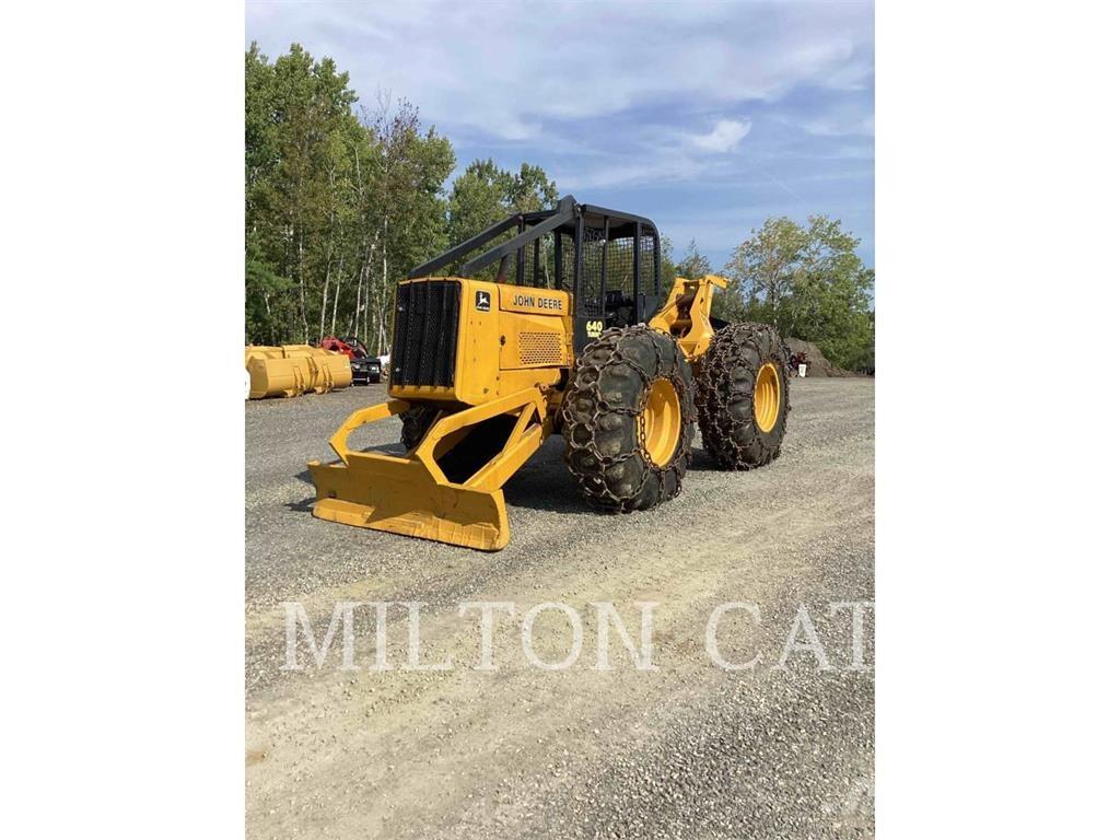 John Deere 640 Skidery