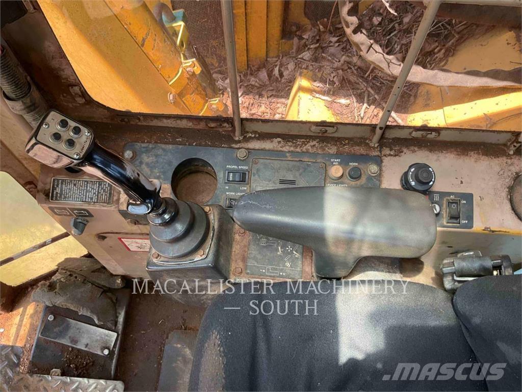 John Deere 653E Harwestery gąsienicowe
