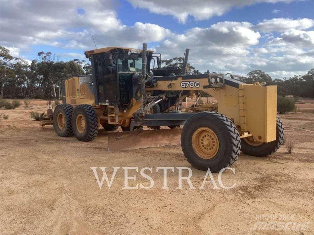 John Deere 670G Równiarki