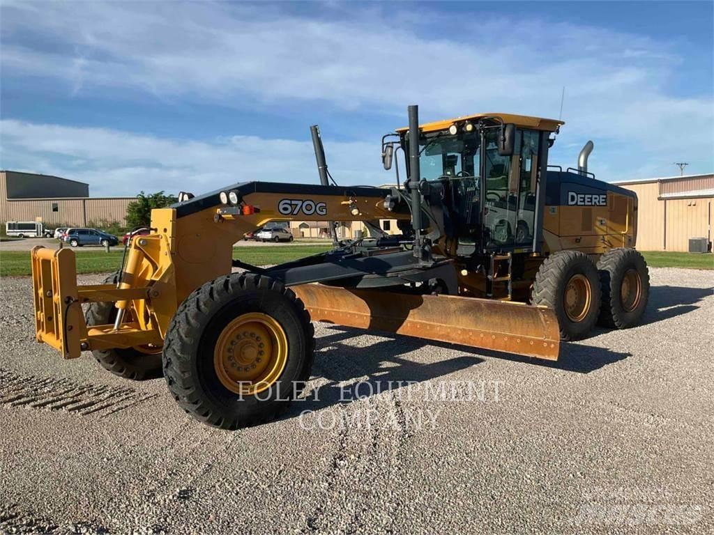 John Deere 670G Równiarki