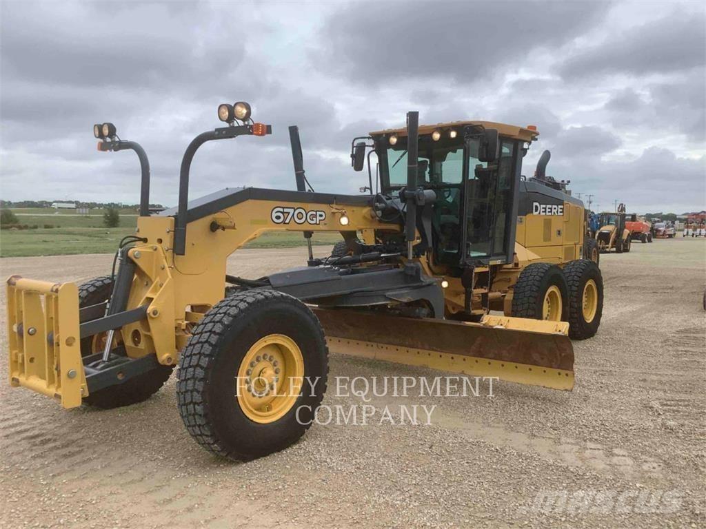 John Deere 670GP Równiarki