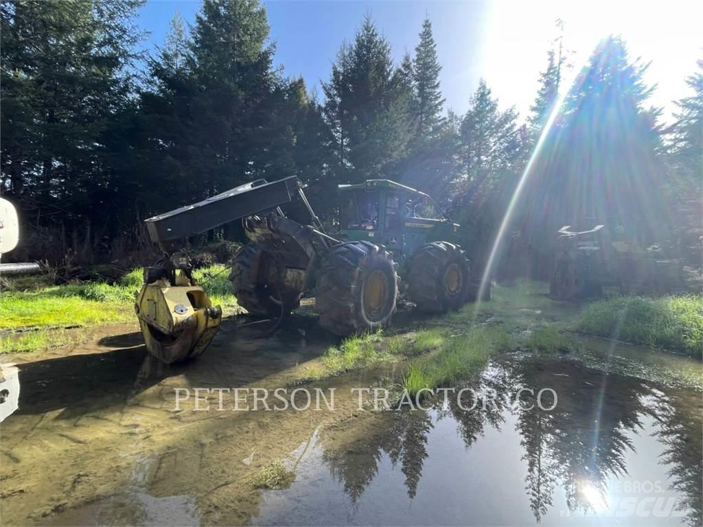 John Deere & CO. 648L Skidery