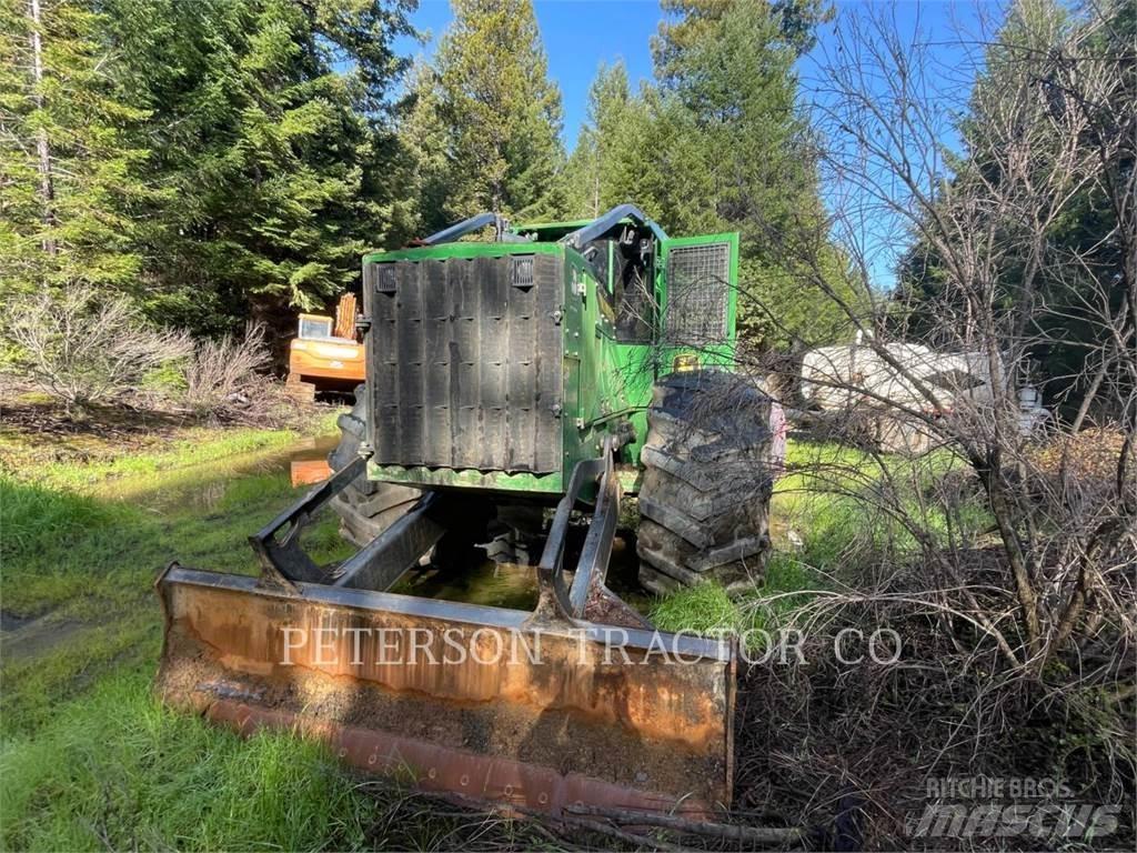 John Deere & CO. 648L Skidery