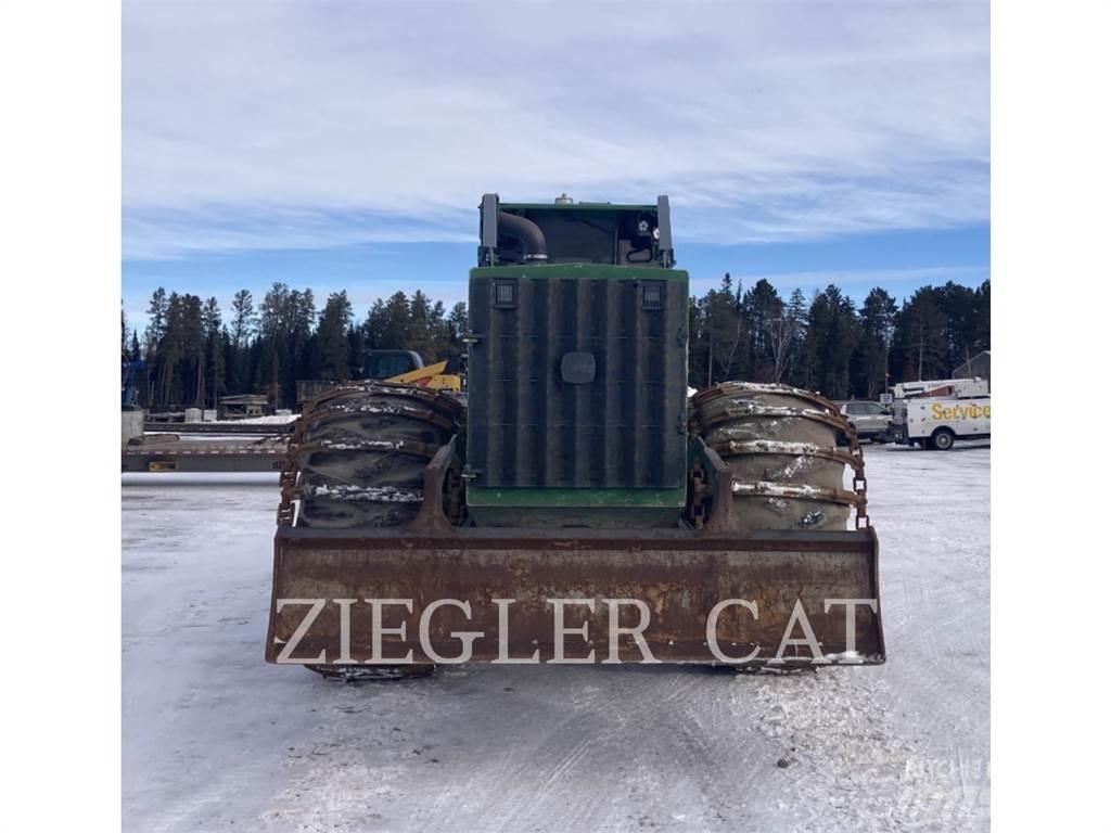 John Deere & CO. 748L Traktory leśne
