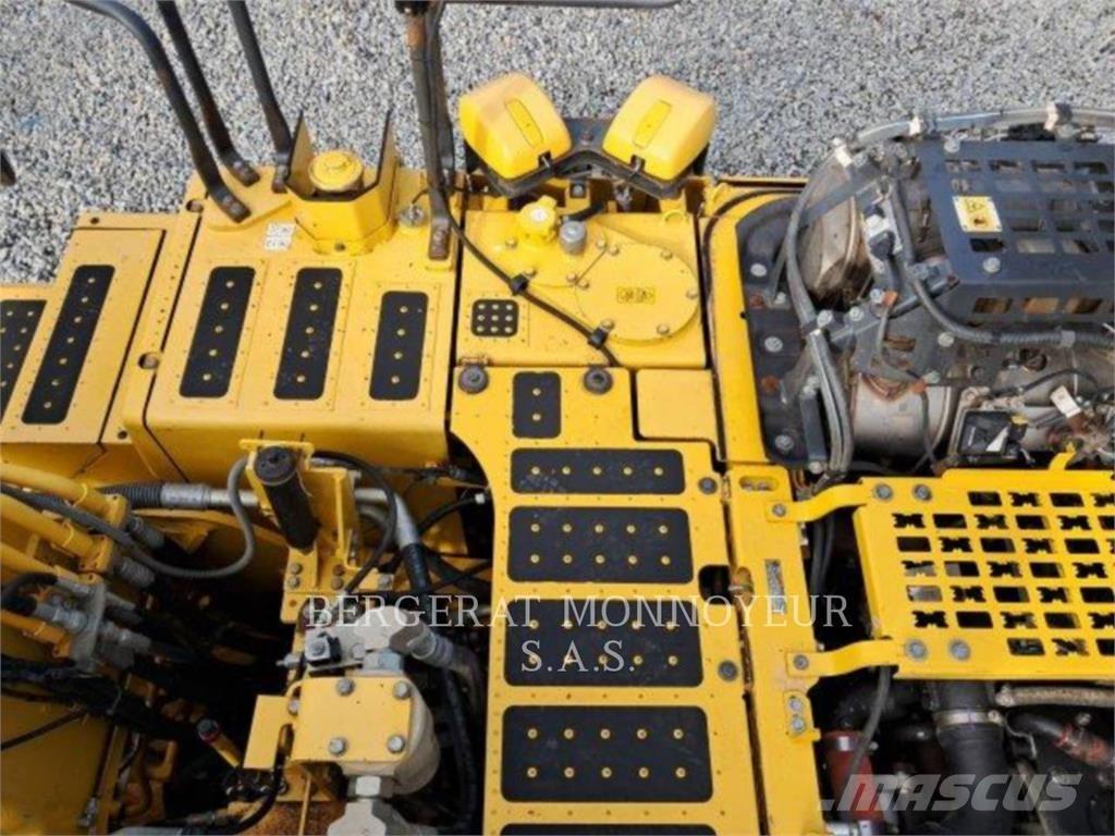 Komatsu PC240LC7 Koparki gąsienicowe