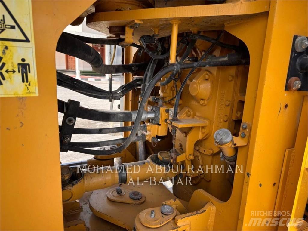 SEM MACHINERY SEM660D Ładowarki kołowe