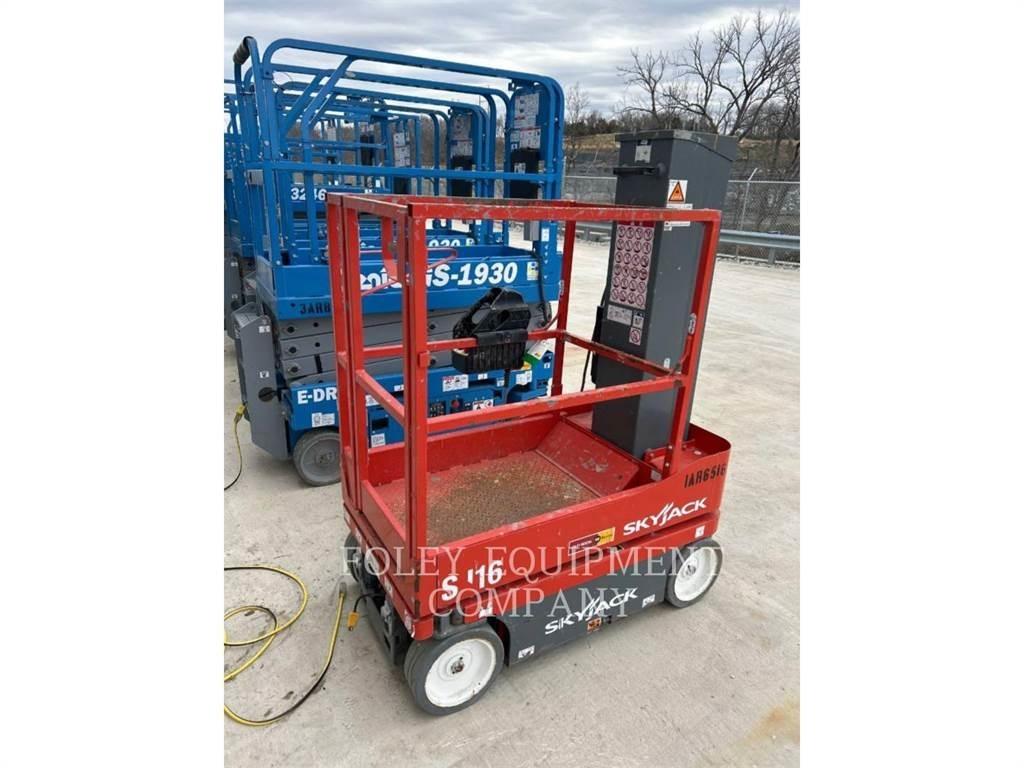 Skyjack (OBSOLETE) SJ16 Podnośniki nożycowe