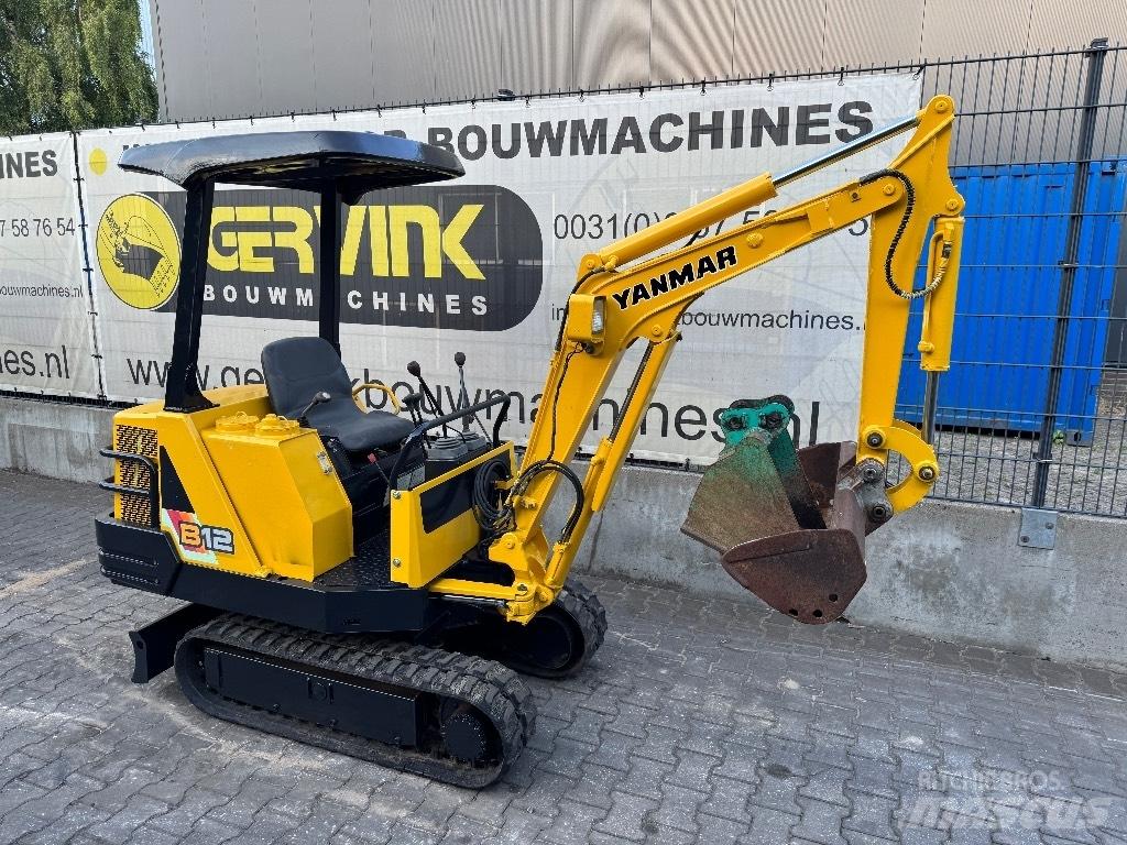 Yanmar B12 Minikoparki