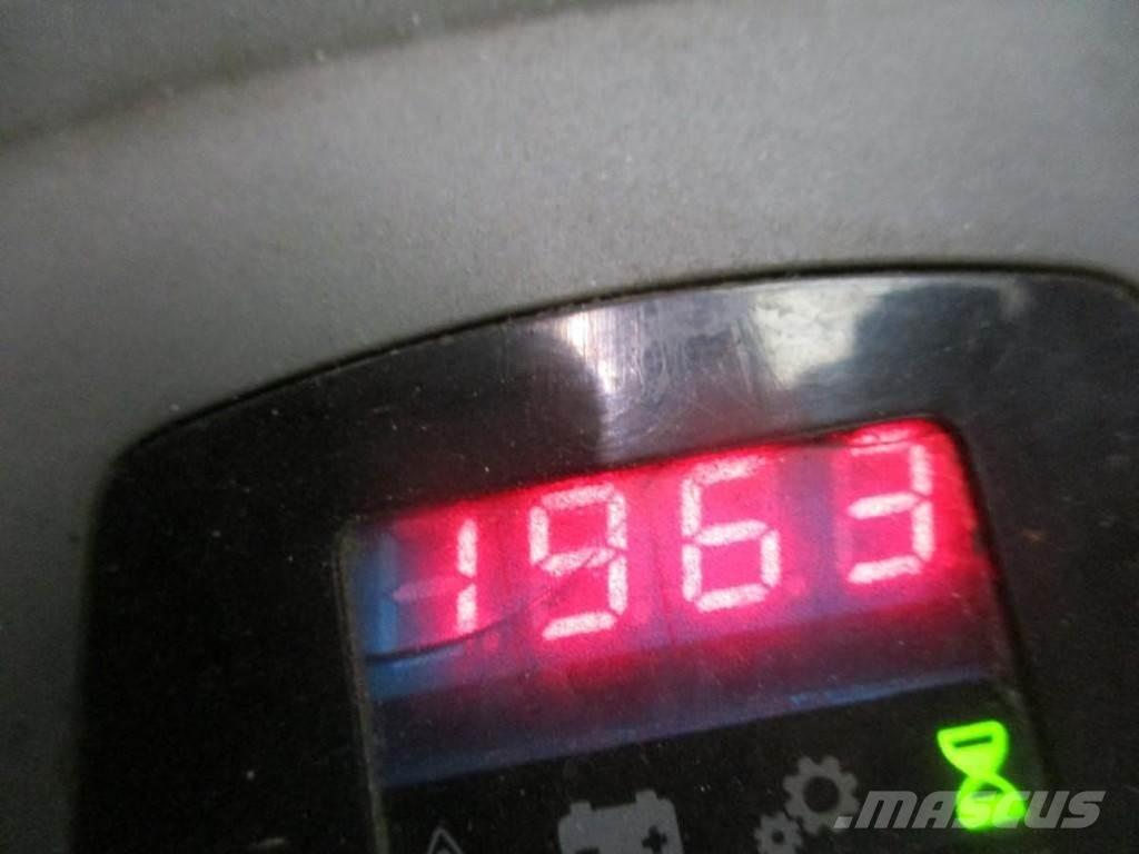 Toyota LPE 200 Wózki widłowe unoszące z platformą dla operatora