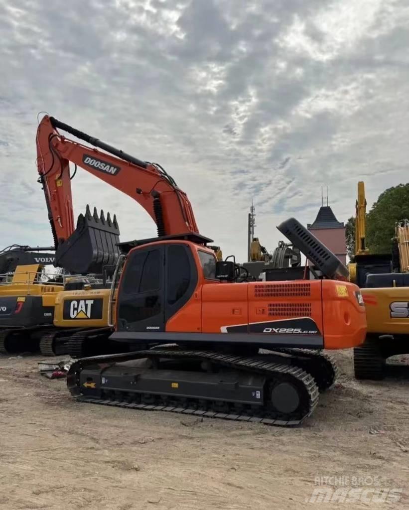 Doosan DX 225 Koparki gąsienicowe