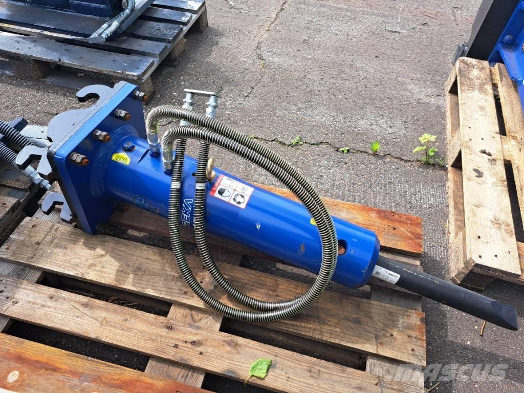 Daemo E40 with CW05 Młoty hydrauliczne