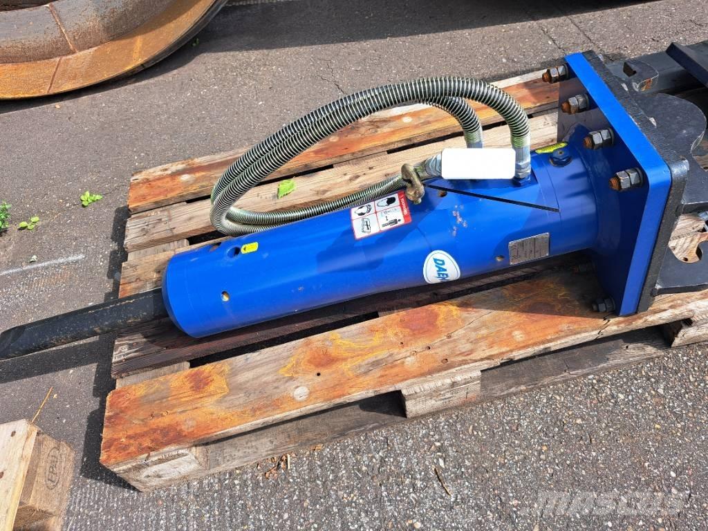 Daemo E40 with CW05 Młoty hydrauliczne