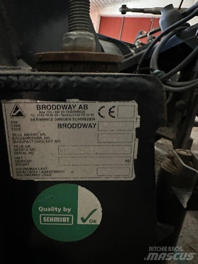 Gradmeko 320 v Lemiesze i pługi śnieżne