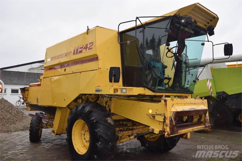 New Holland TF 42 Kombajny zbożowe